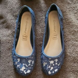 Size 8 blue lace shoes